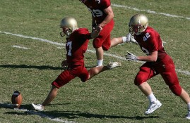 半岛-亚冠决赛对决在即！北京国安演练定位球，洛杉矶湖人密集防守应对